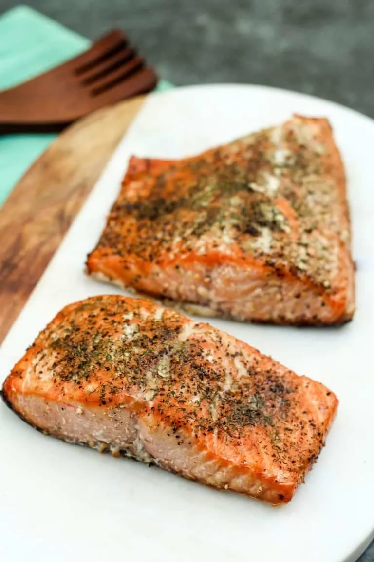 Seasoned sliced salmon filets 